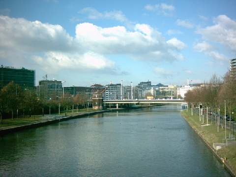 Die Saar mit Saarkran